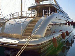 Rent a yacht in Dubai for party